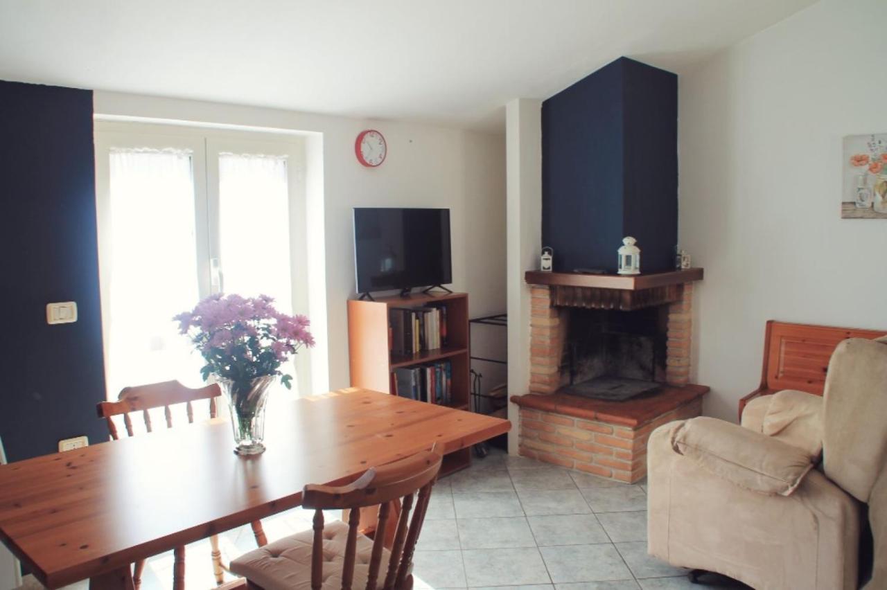 Ferienwohnung Mansarda Con Camino Montefranco Exterior foto
